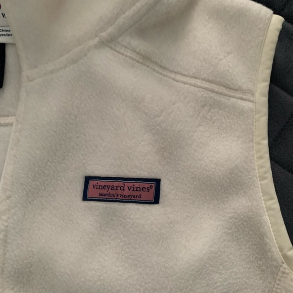 ✨ Vineyard Vines Size Medium Vest ✨ - Picture 3 of 7